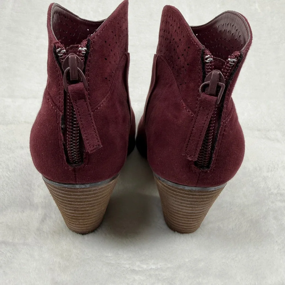 Violet & Red brand violet